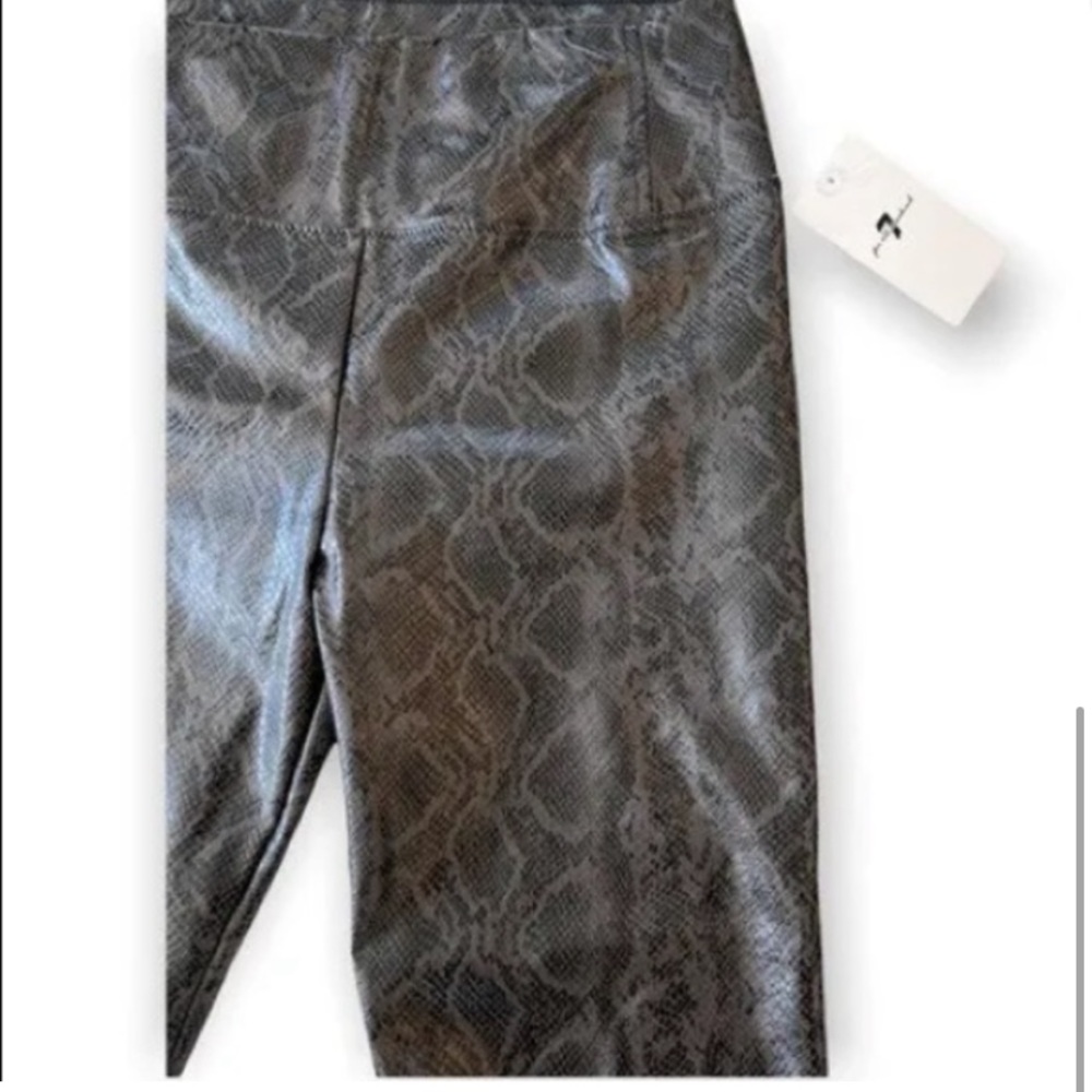 7 FOR ALL MANKIND PANTS 💋NWT - Picture 5 of 9